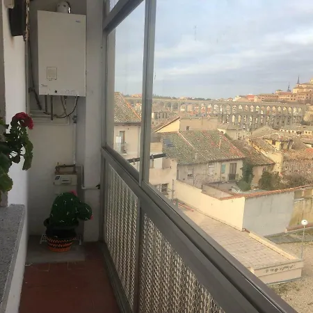Centrico Y Amplio Piso En * Segovia