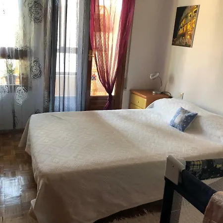 Centrico Y Amplio Piso En Apartamento